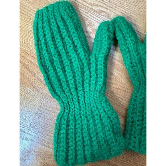 Vintage Green Mittens, Kelly Green Knit Crochet Mitts, 60s 70s, Grandma Style - Picture 3 of 6